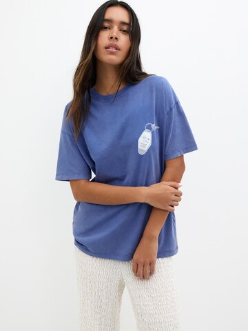 T-shirt Pull&Bear en bleu : devant