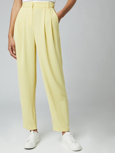 Guido Maria Kretschmer Collection Pleat-Front Pants 'Mila' in Yellow, View model