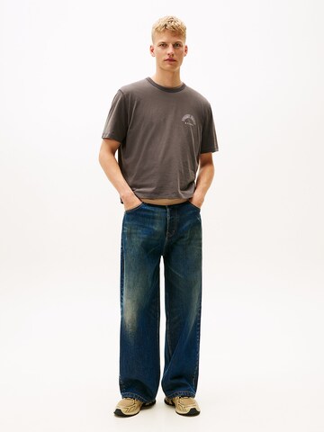 T-Shirt 'Western' Tommy Jeans en gris