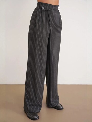 regular Pantaloni con pieghe di MixRay in grigio