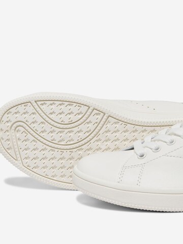 ONLY حذاء رياضي بلا رقبة 'Shilo' بلون أبيض