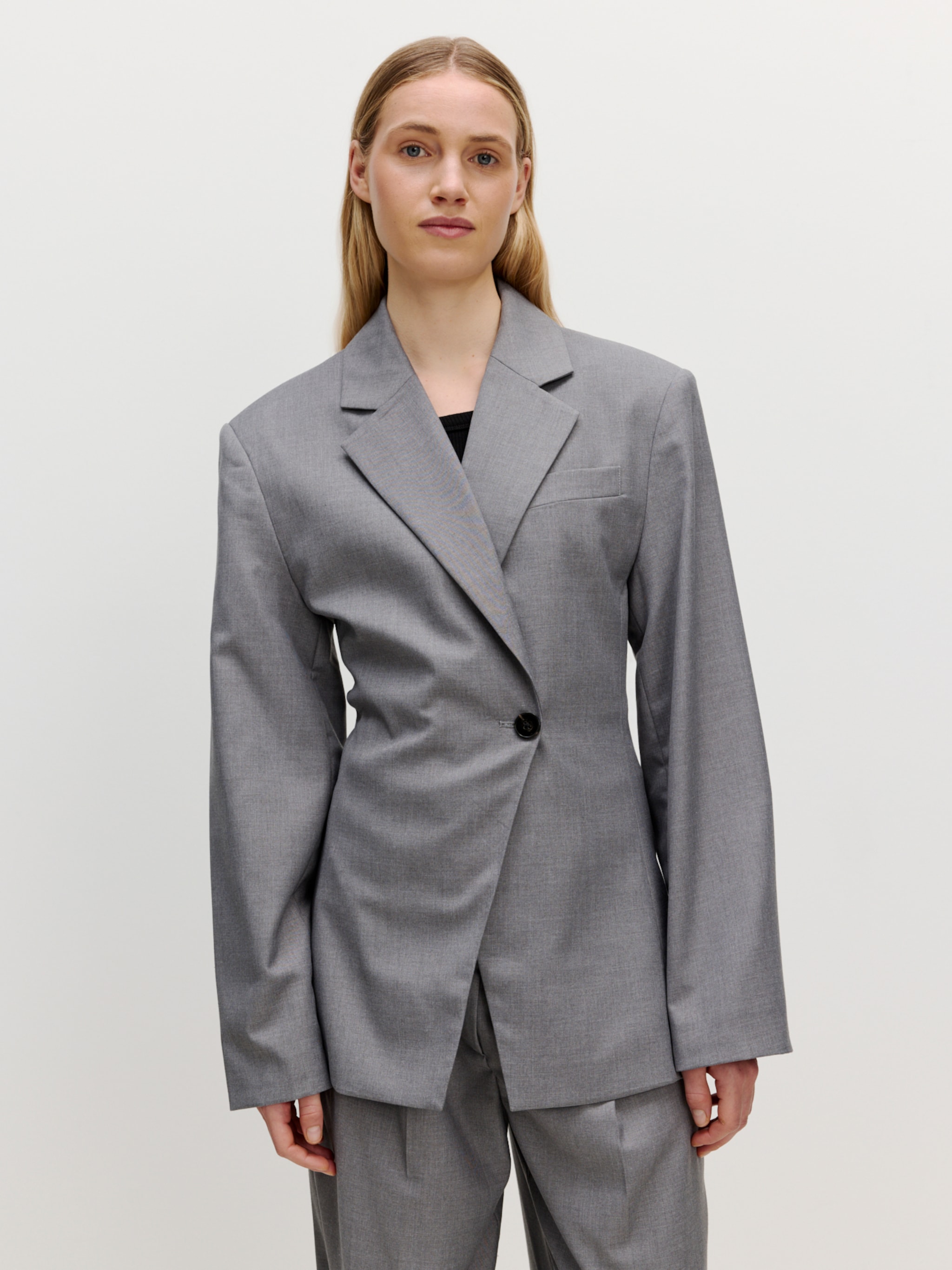 EDITED Produits Blazer 'Arzu' gris foncé