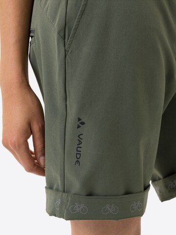 VAUDE Slimfit Sportshorts in Grün