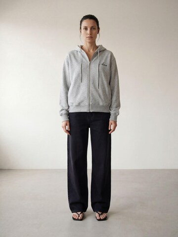 ARMIEGornji dio trenirke 'The Kim Zip Hoddie' - siva boja