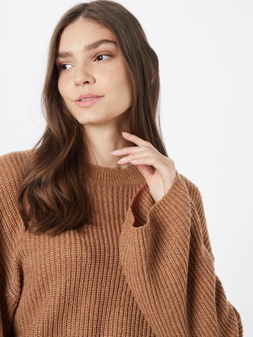 Missguided Pullover in Braun