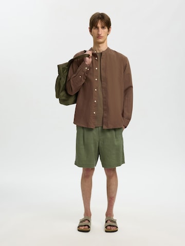 Coupe regular Chemise 'SLHClay' SELECTED en marron