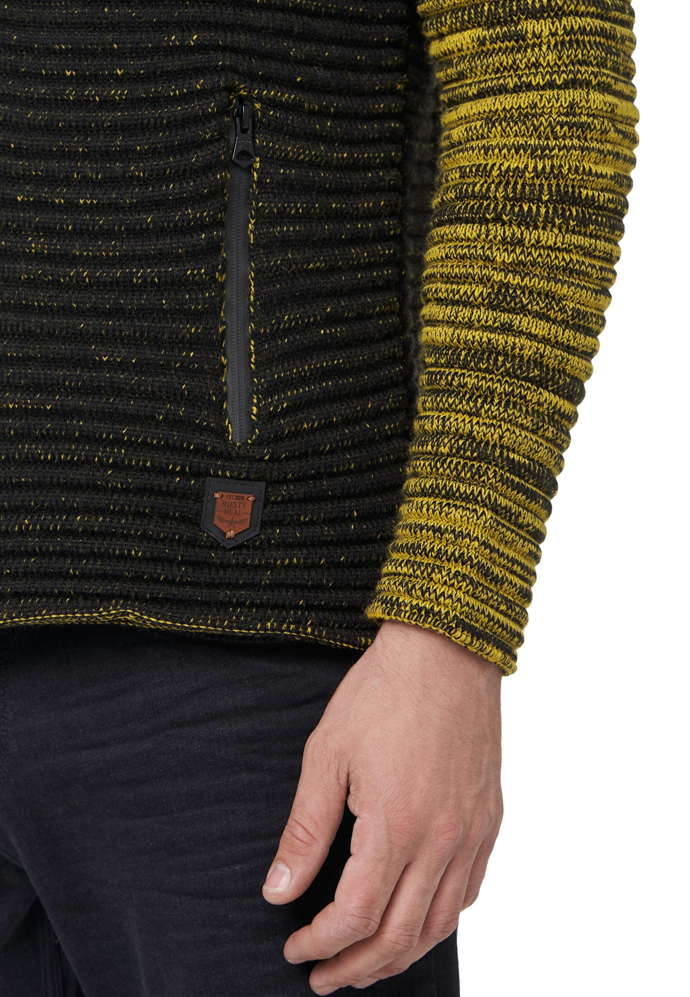 Rusty Neal Strickjacke in Schwarz