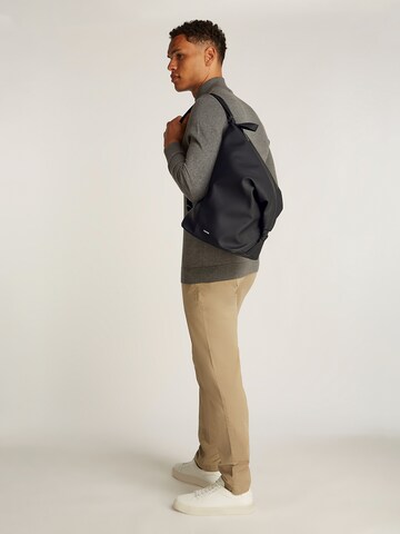 Calvin Klein - Bolso de hombro 'Essential' en negro