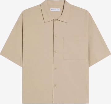 Cămașă de la Bershka pe bej: față