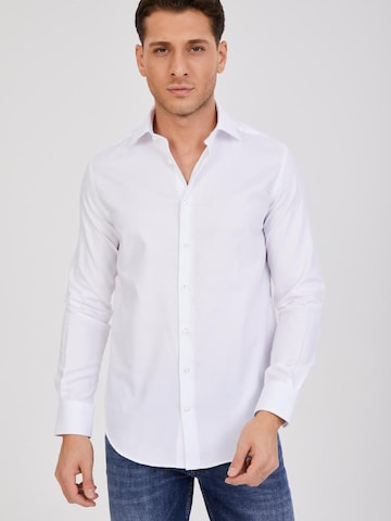 7Camicie - Ajuste estrecho Camisa de negocios 'Firenze Satin Man Shirt Black' en blanco