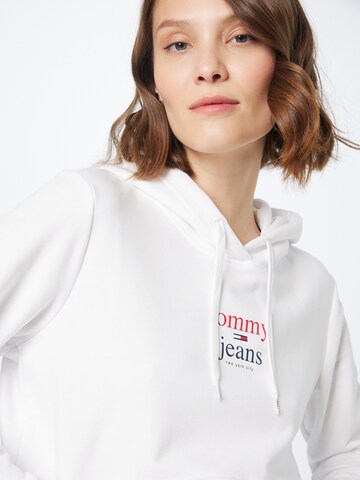 Bluză de molton de la Tommy Jeans pe alb