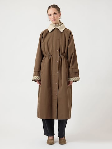 Cappotto di mezza stagione 'YASMaloma' di YAS in marrone: frontale