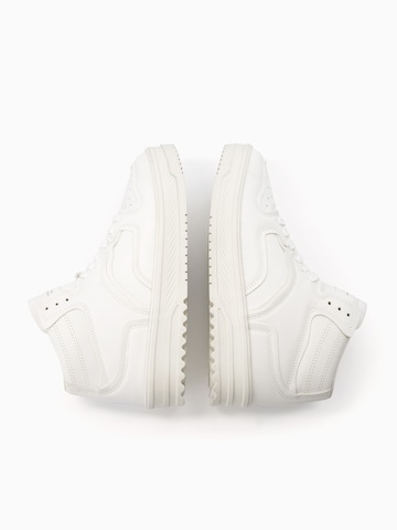 Baskets hautes Bershka en blanc