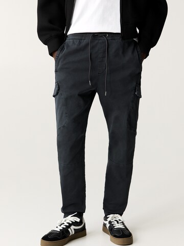 Effilé Pantalon Pull&Bear en gris : devant