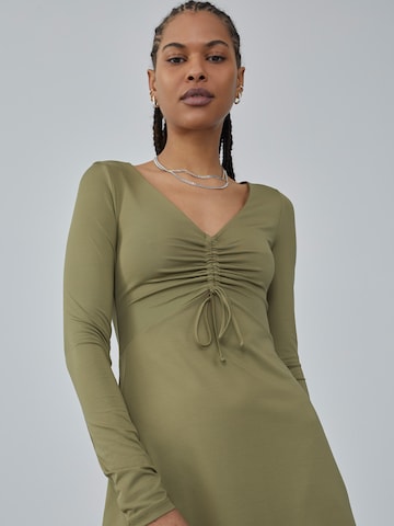 Rochie 'Wiebke' de la LeGer by Lena Gercke pe verde