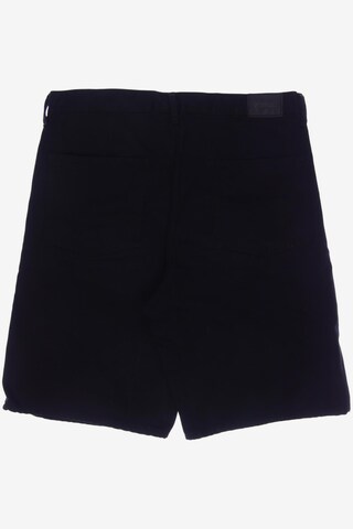 WEEKDAY Shorts in 34 in Black