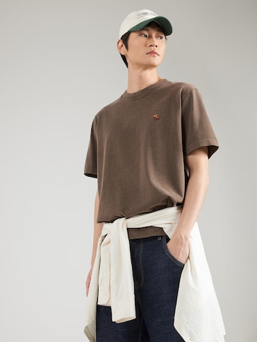 Abercrombie & Fitch Μπλουζάκι σε καφέ: μπροστά