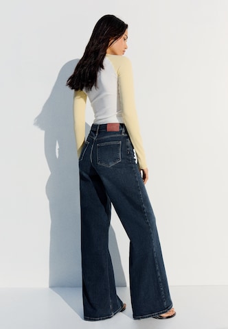 Wide leg Jeans di Bershka in blu