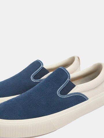 Pull&Bear Спортни обувки Slip On в синьо