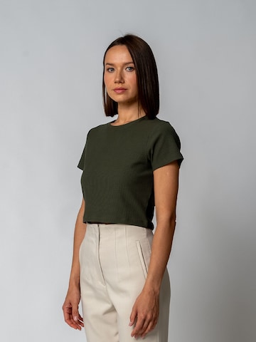 GORG Shirt 'Geripptes Cropped T-Shirt' in Bruin