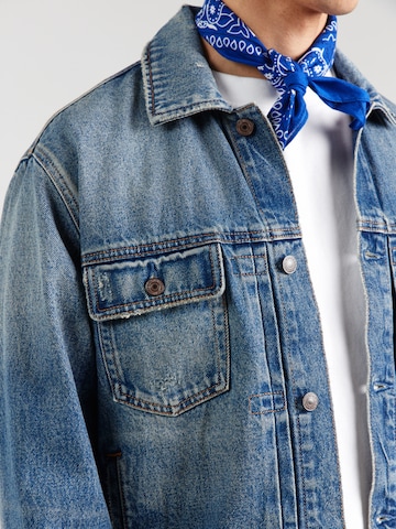 Abercrombie & Fitch Демисезонная куртка в Синий