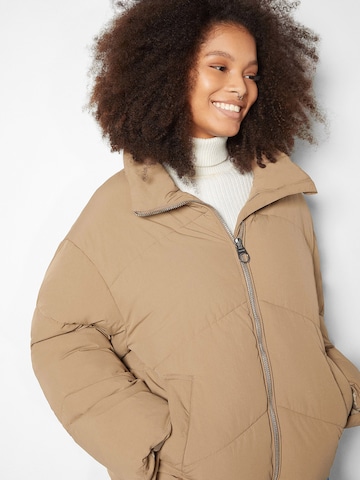 Veste mi-saison Bershka en beige