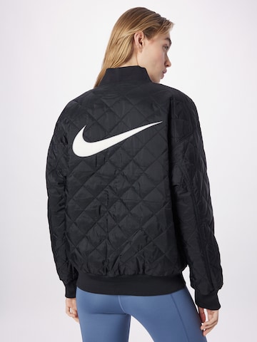 Nike Sportswear Overgangsjakke i sort