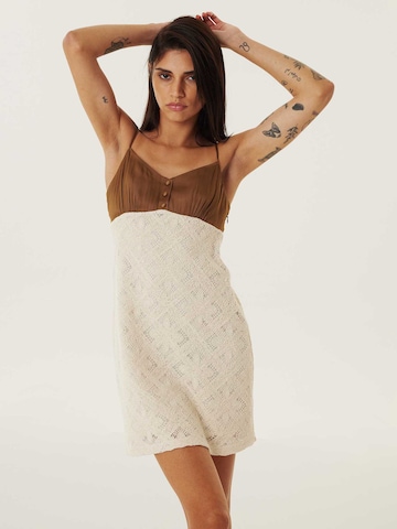 Twist Dress in Beige: front