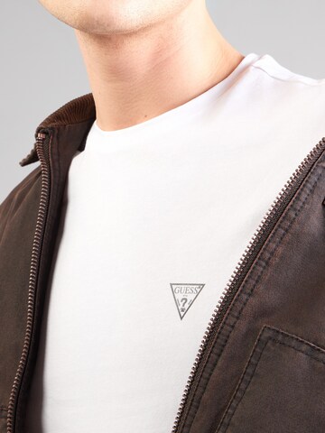 T-Shirt 'CALEB HERO' GUESS en blanc