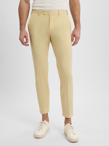 Finshley & Harding London Regular Pants in Gold: front