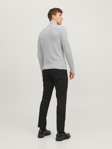 JACK & JONES - Pullover 'Perfect' em cinzento