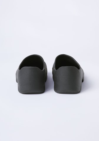 Gardena Clogs in Black