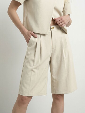 HYPEDROP Regular Pants in Beige: front