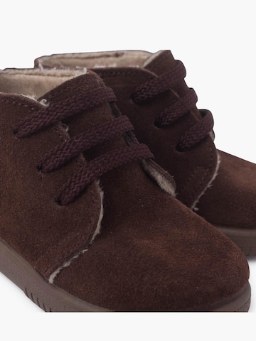 Pisamonas - Botas en marrón