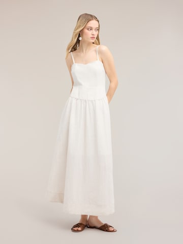 MOTIVI Dress in Beige