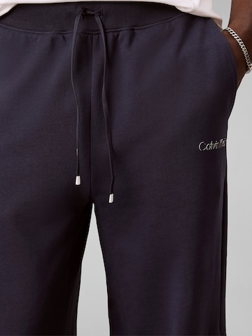 Calvin Klein Tapered Hose in Blau