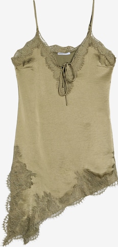 Rochie de la Bershka pe verde: față