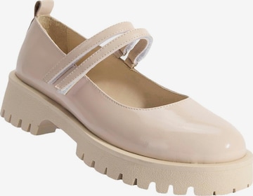 Desa Classic Flats 'Slip-Ons' in Beige: front