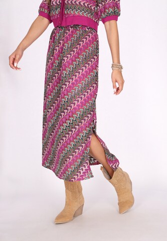 IZIA Skirt in Pink: front