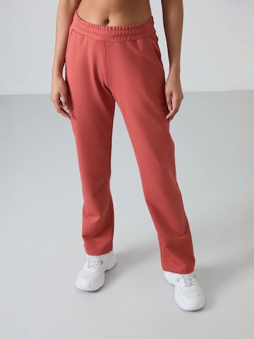 Tommy Life Regular Workout Pants in Red