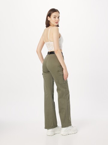 Regular Pantalon cargo Tally Weijl en vert