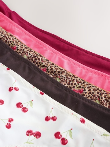 String Next en marron