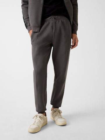 GUESS Tapered Pants in Grey: front