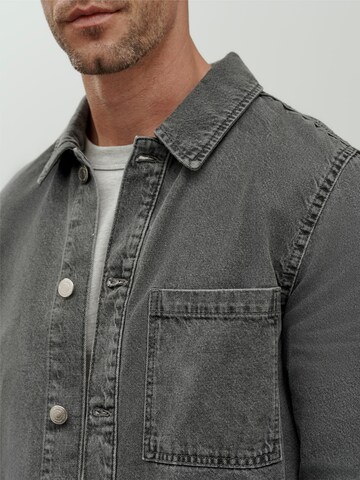 Regular fit Camicia 'Essential' di DAN FOX APPAREL in grigio