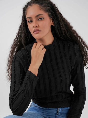 Bigdart Pluus, värv must