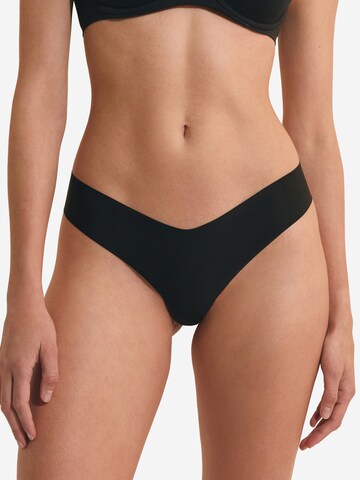 ETAM Thong 'Pure Invisible' in Black: front