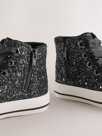 Next Sneaker in Schwarz