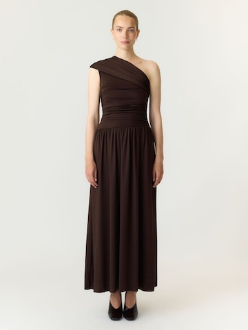 Robe 'YASWinja' YAS en marron : devant