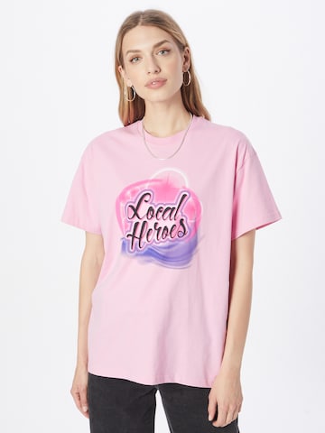 LOCAL HEROES T-shirt i rosa: framsida