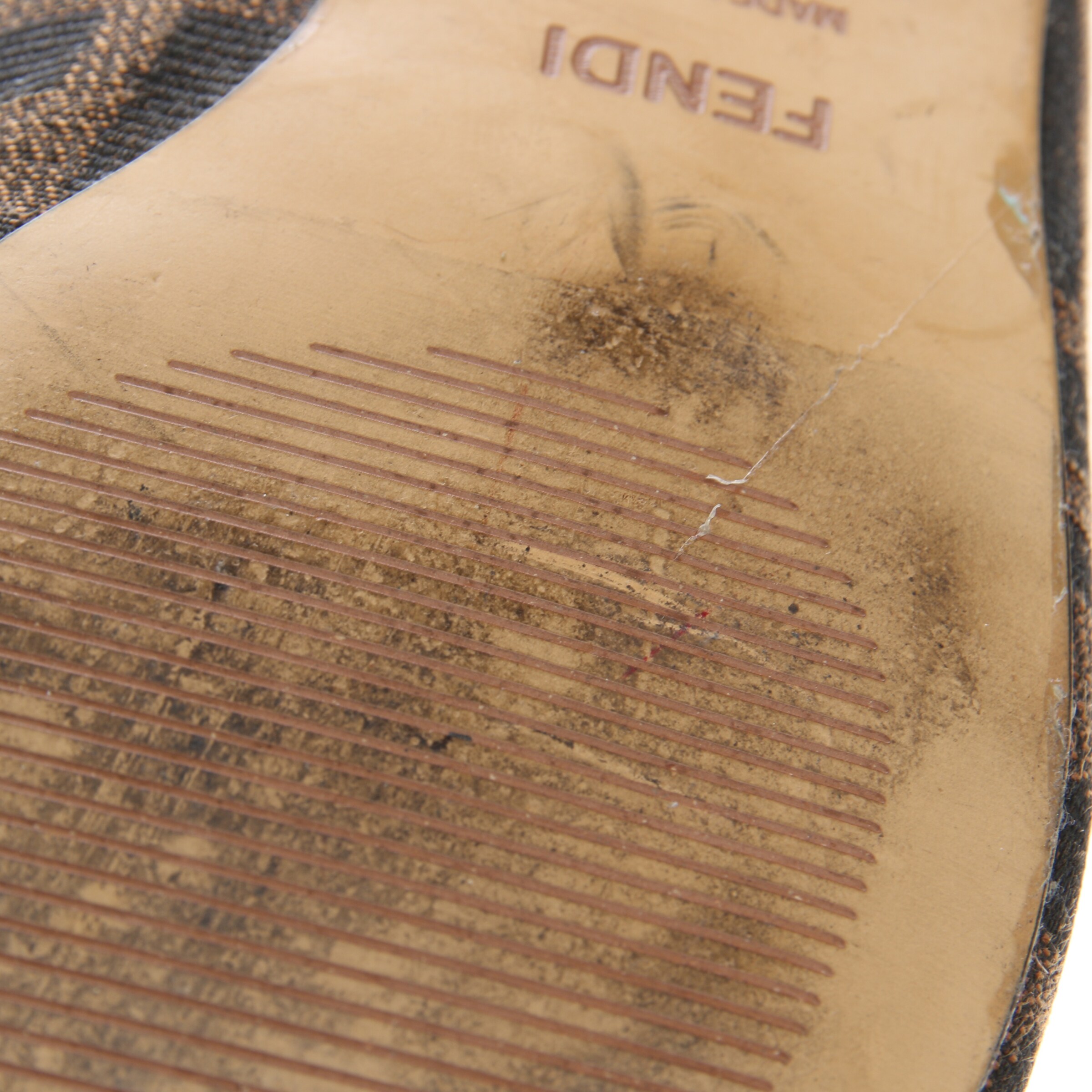 Fendi Flats & Loafers in 37 in Mixed colors